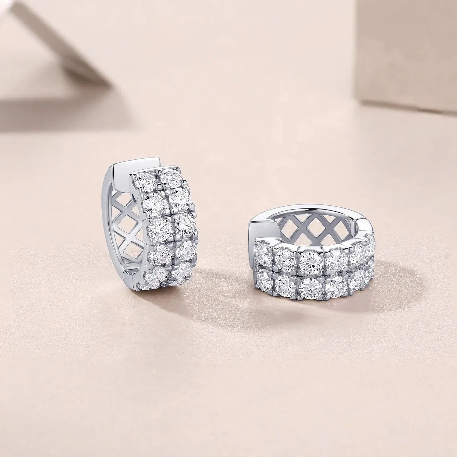 Dynamic - Top-quality Moissanite Luxury And Fashionable Light Luxury Jewelry, Silver Stud Earrings S925, Silver-plated Platinum NP Collection