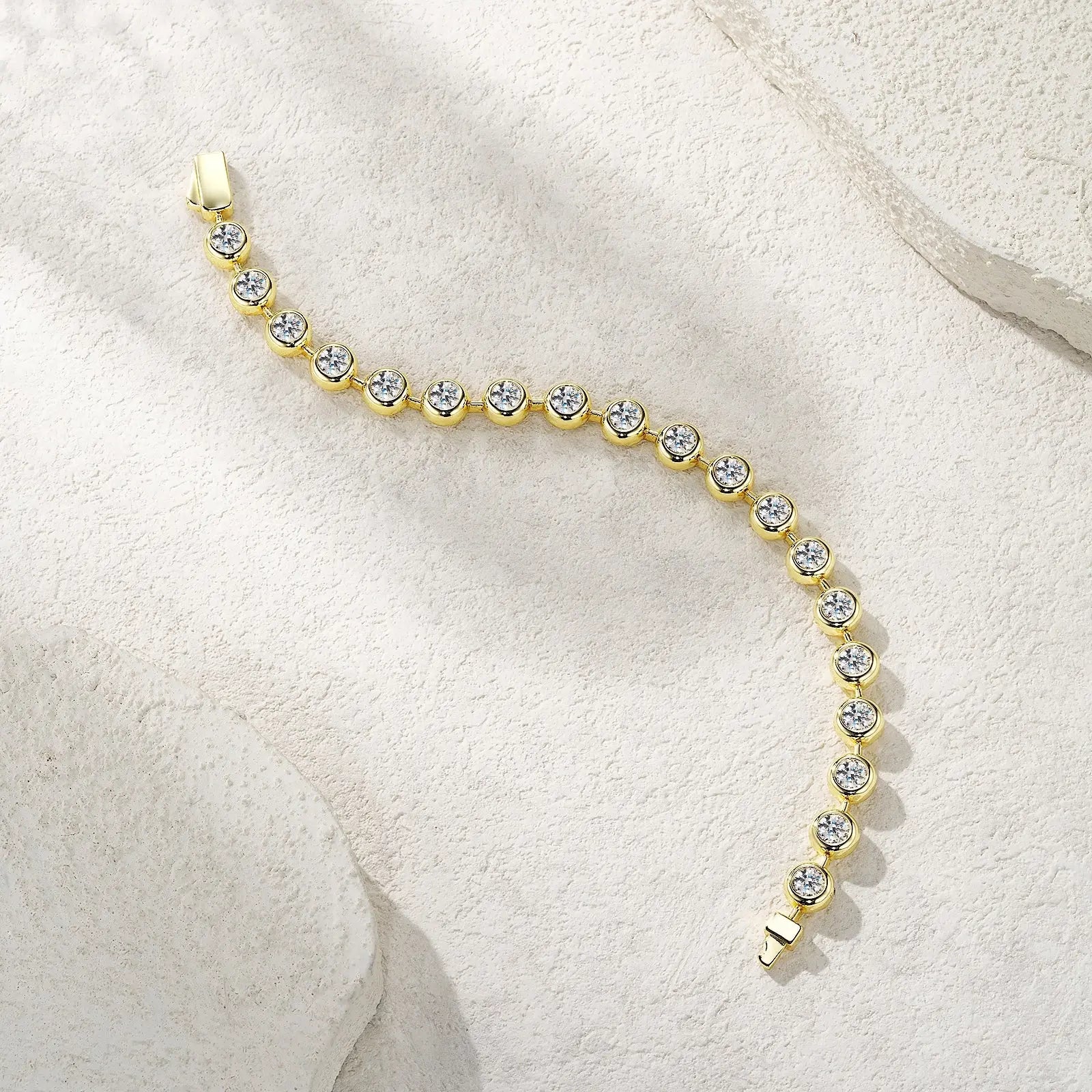 0.5 Carat Luxury And Light Luxury Fashion Jewelry Bracelet With Top Moissanite, S925 Silver Plated Gold Material.