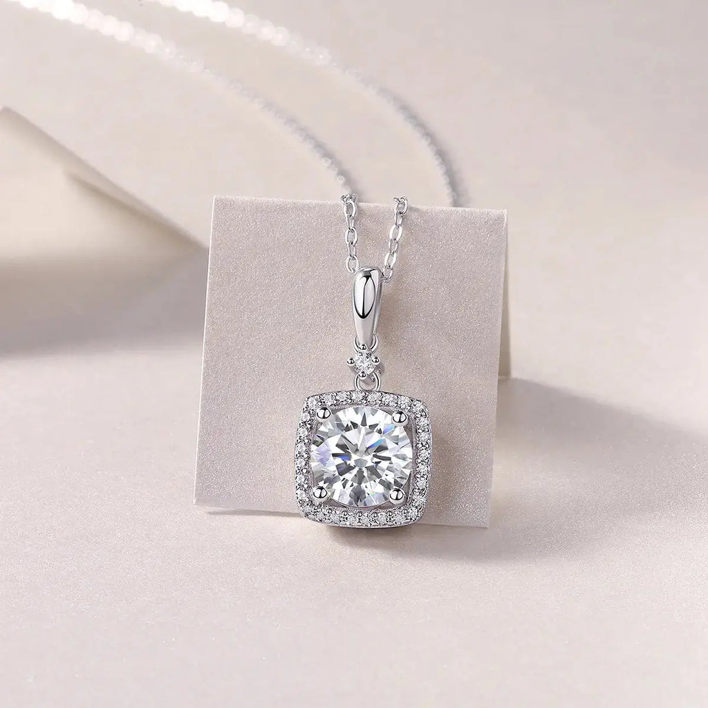 Pure And Innocent Marie - A Fashionable And Light Luxury Jewelry Pendant Necklace Set With Top-quality Moissanite, S925 Silver Plated Platinum NP Collection
