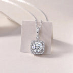 Pure And Innocent Marie - A Fashionable And Light Luxury Jewelry Pendant Necklace Set With Top-quality Moissanite, S925 Silver Plated Platinum NP Collection