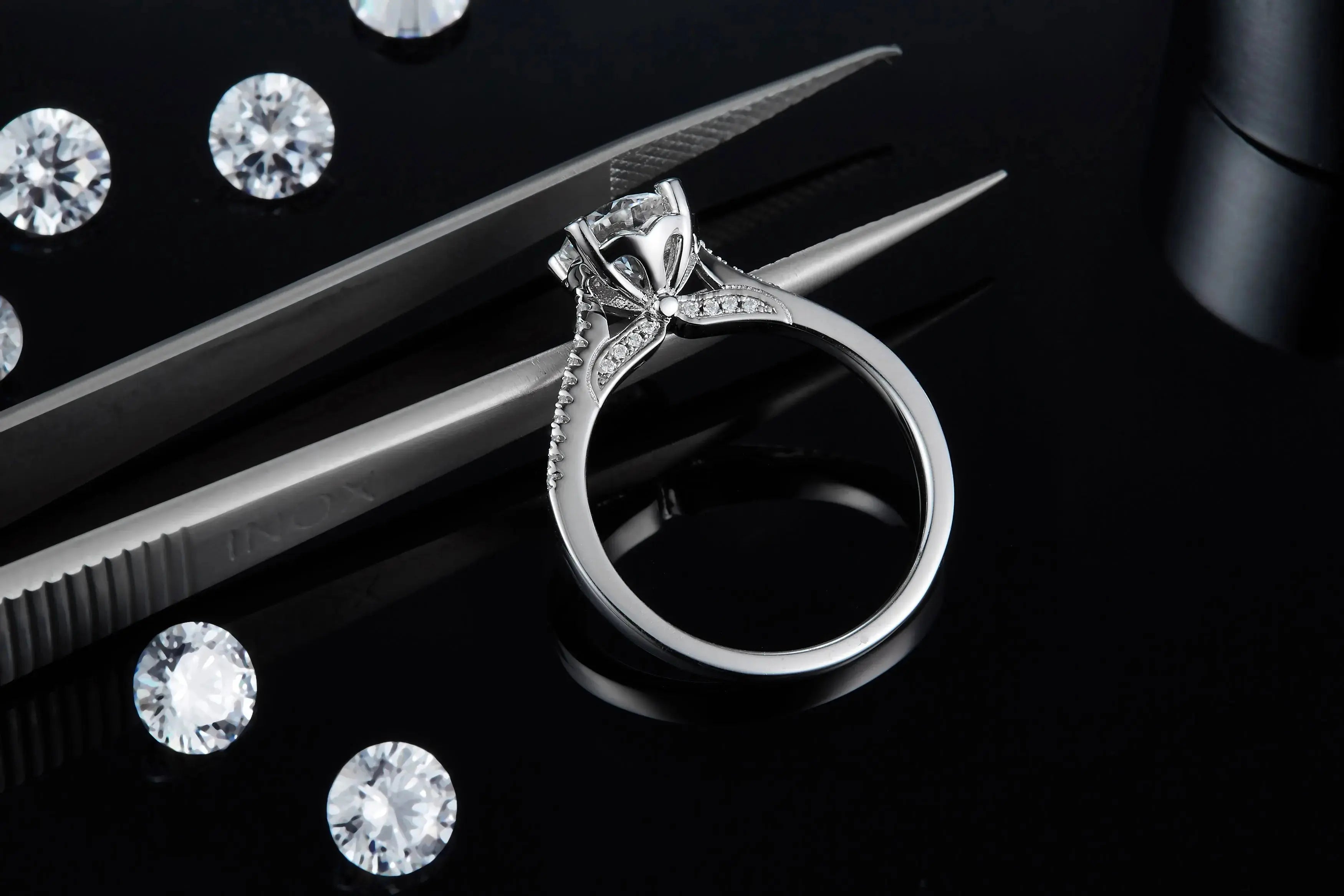 1-carat Luxury And Fashionable Light Luxury Jewelry Silver Ring Set With Top-quality Moissanite, S925 Silver Plated Platinum NP Collection