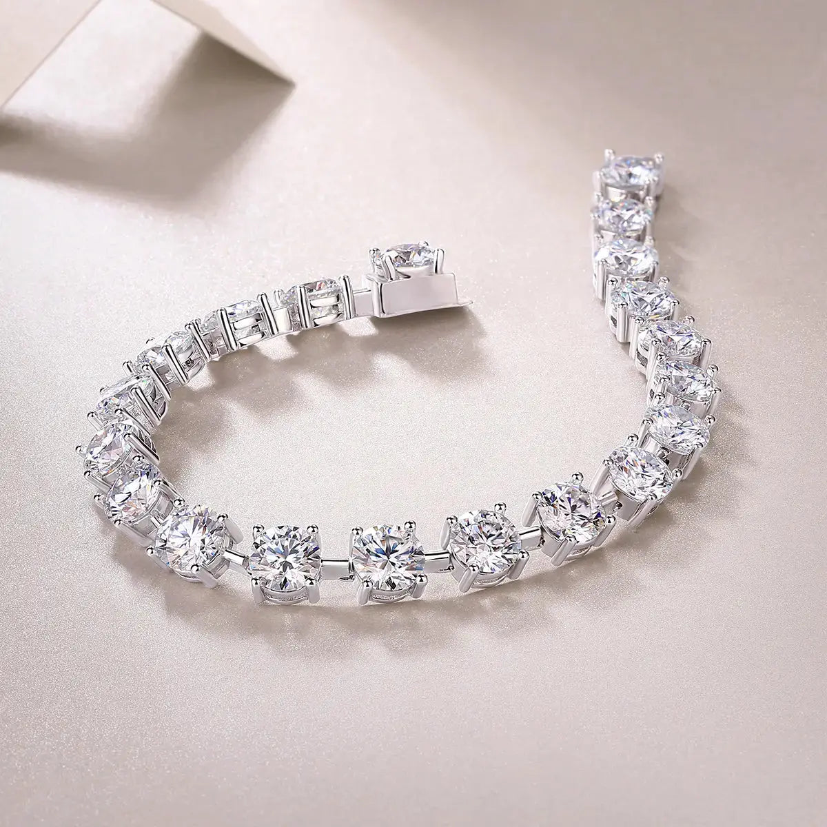 Time Appointment - A Fashionable And Light Luxury Jewelry Silver Bracelet And Bracelet Set With Top-quality Moissanite, S925 Silver Plated Platinum NP Collection