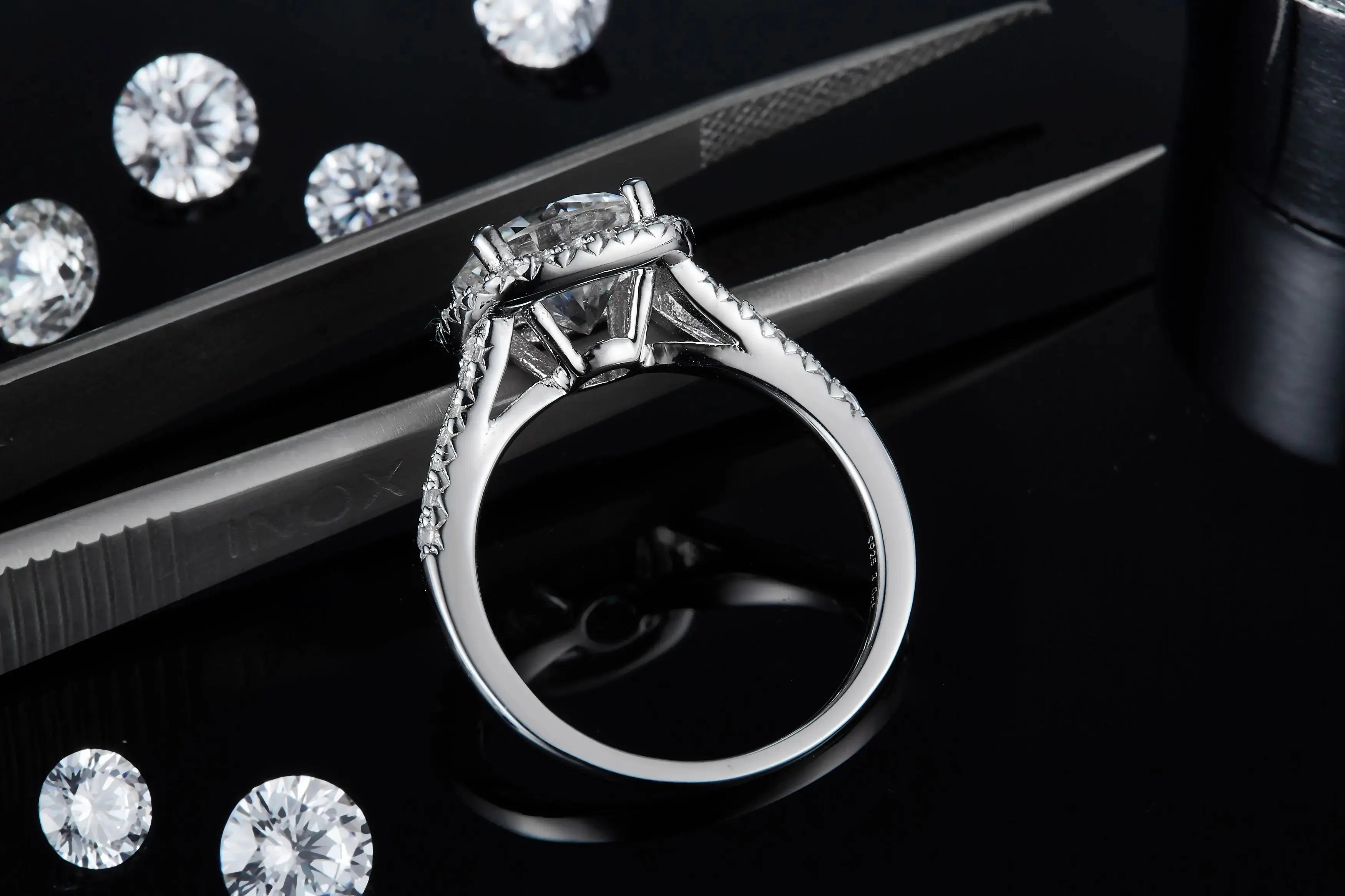 A 3-carat Luxury And Fashionable Light Luxury Jewelry Silver Ring With Top-quality Moissanite, S925 Silver Plated With Platinum NP Collection