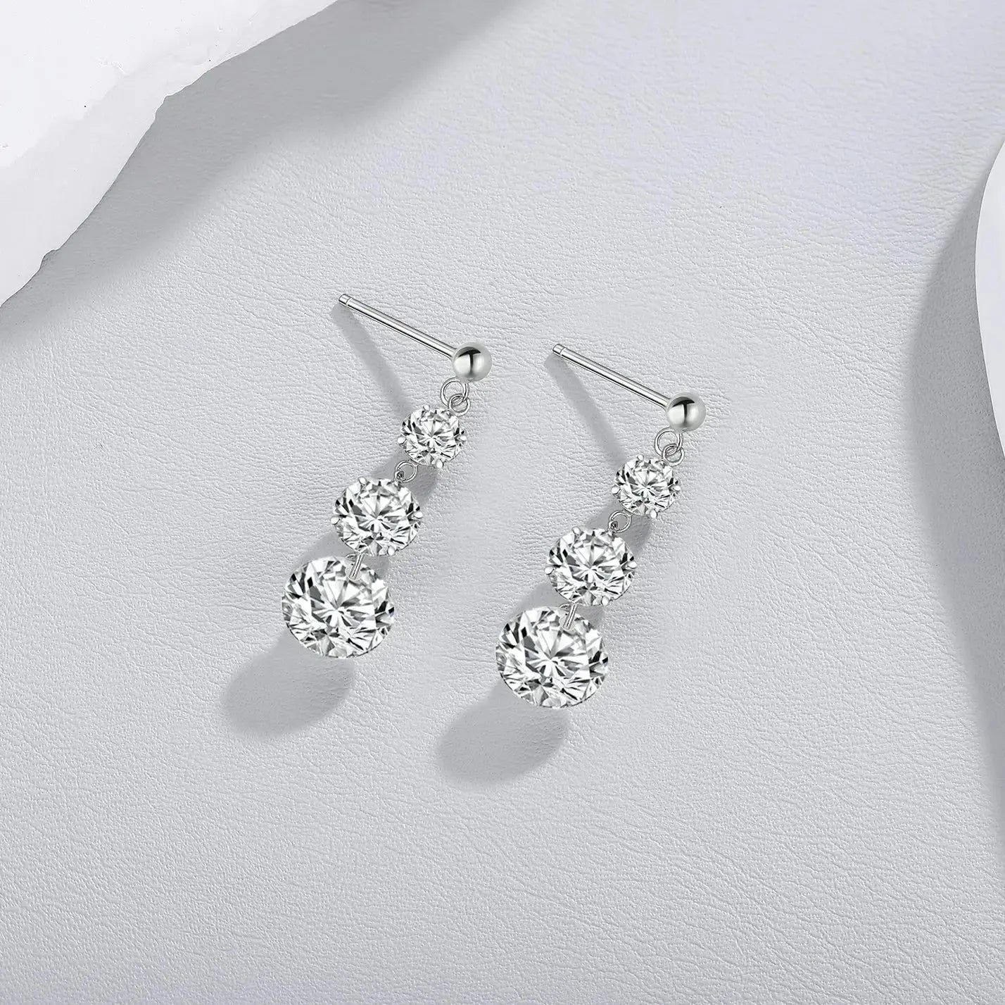 Top-quality Moissanite Luxury And Fashionable Light Luxury Jewelry Silver Stud Earrings S925 Silver Plated Platinum NP Collection