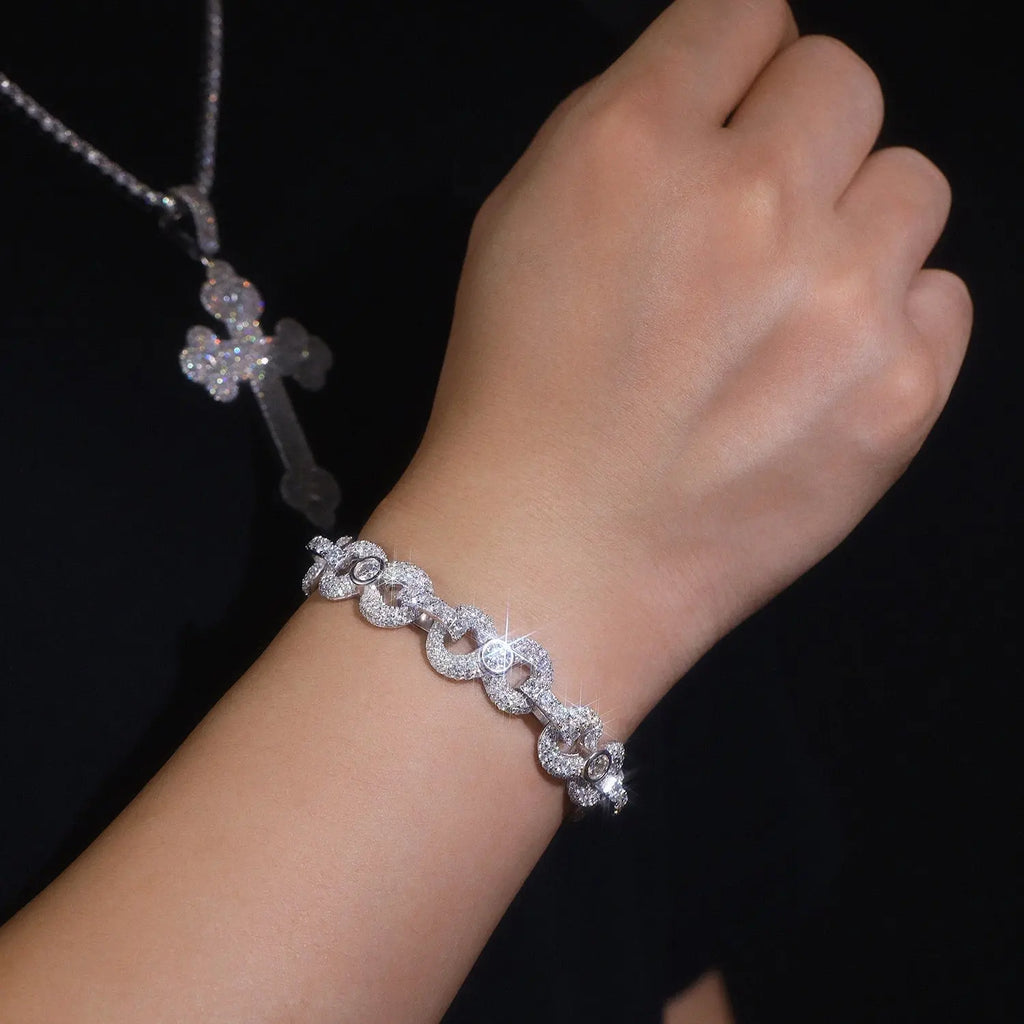 A Luxurious And Fashionable Minimalist Jewelry Bracelet Featuring Top-quality Moissanite, Made Of S925 Silver Electroplated With Platinum. - N&P Colletion