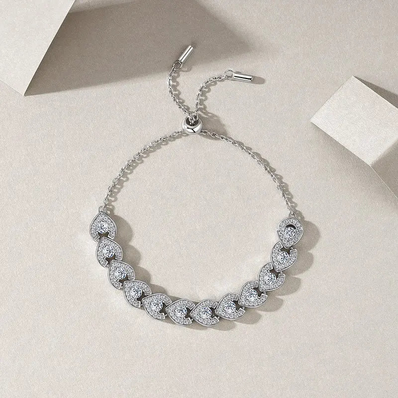 A Luxurious And Fashionable Minimalist Jewelry Bracelet Featuring Top-quality Moissanite, Made Of S925 Silver Electroplated With Platinum. - N&P Colletion