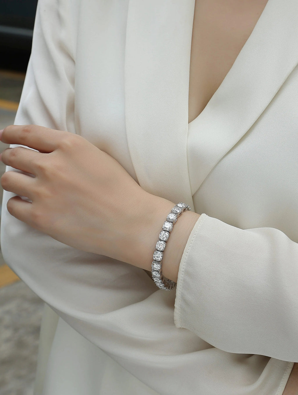 Large Gravitational Pull – Fashionable Light Luxury Moissanite S925 Silver-Plated Platinum Bracelet NP Collection