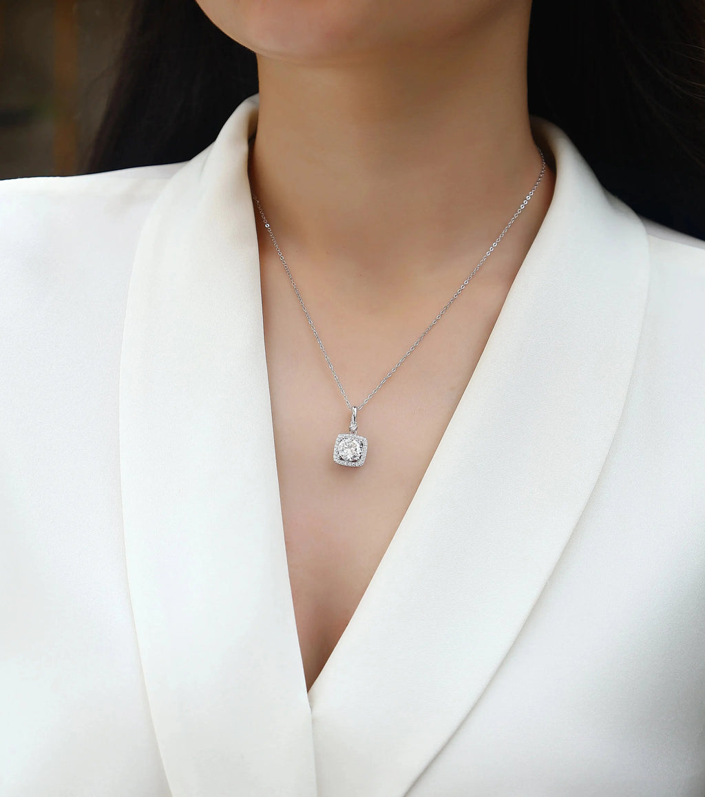 Pure And Innocent Marie - A Fashionable And Light Luxury Jewelry Pendant Necklace Set With Top-quality Moissanite, S925 Silver Plated Platinum NP Collection