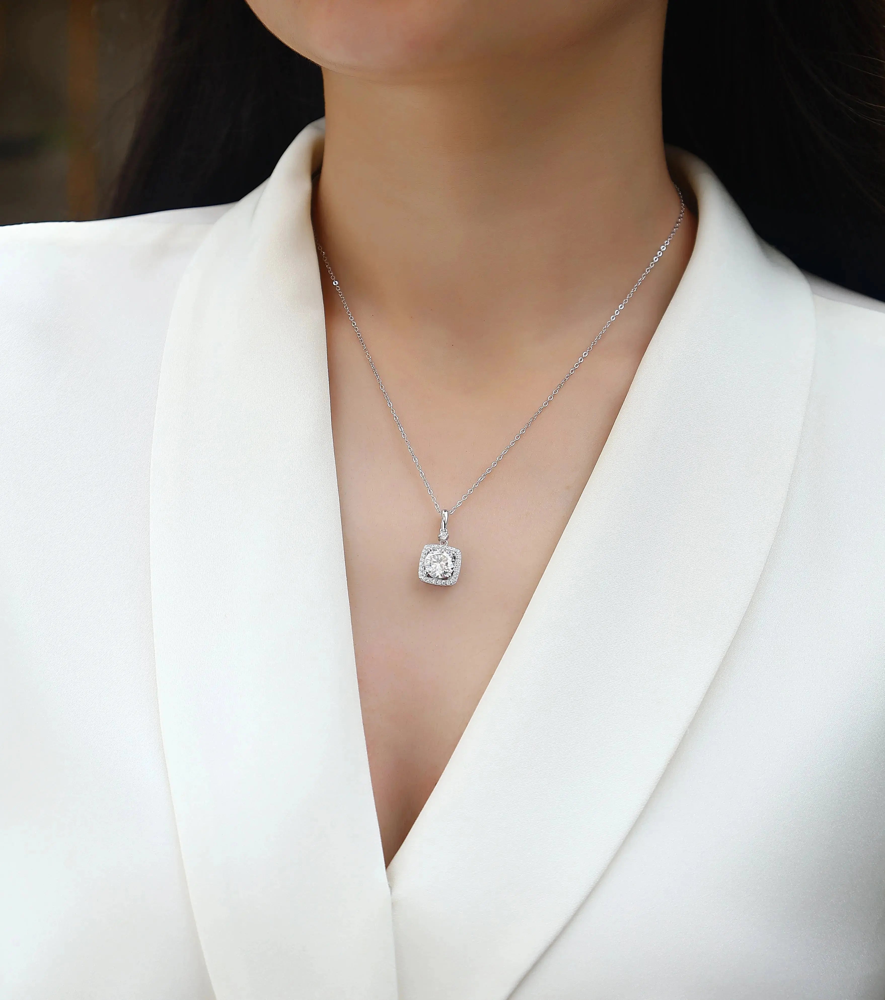 Pure And Innocent Marie - A Fashionable And Light Luxury Jewelry Pendant Necklace Set With Top-quality Moissanite, S925 Silver Plated Platinum NP Collection