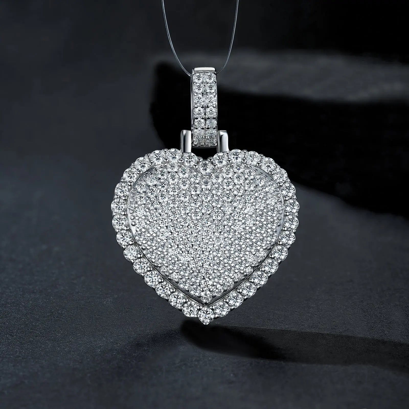 A Luxurious And Fashionable Minimalist Jewelry Pendant Necklace With Top-quality Moissanite, Made Of S925 Silver Electroplated With Platinum. - N&P Colletion