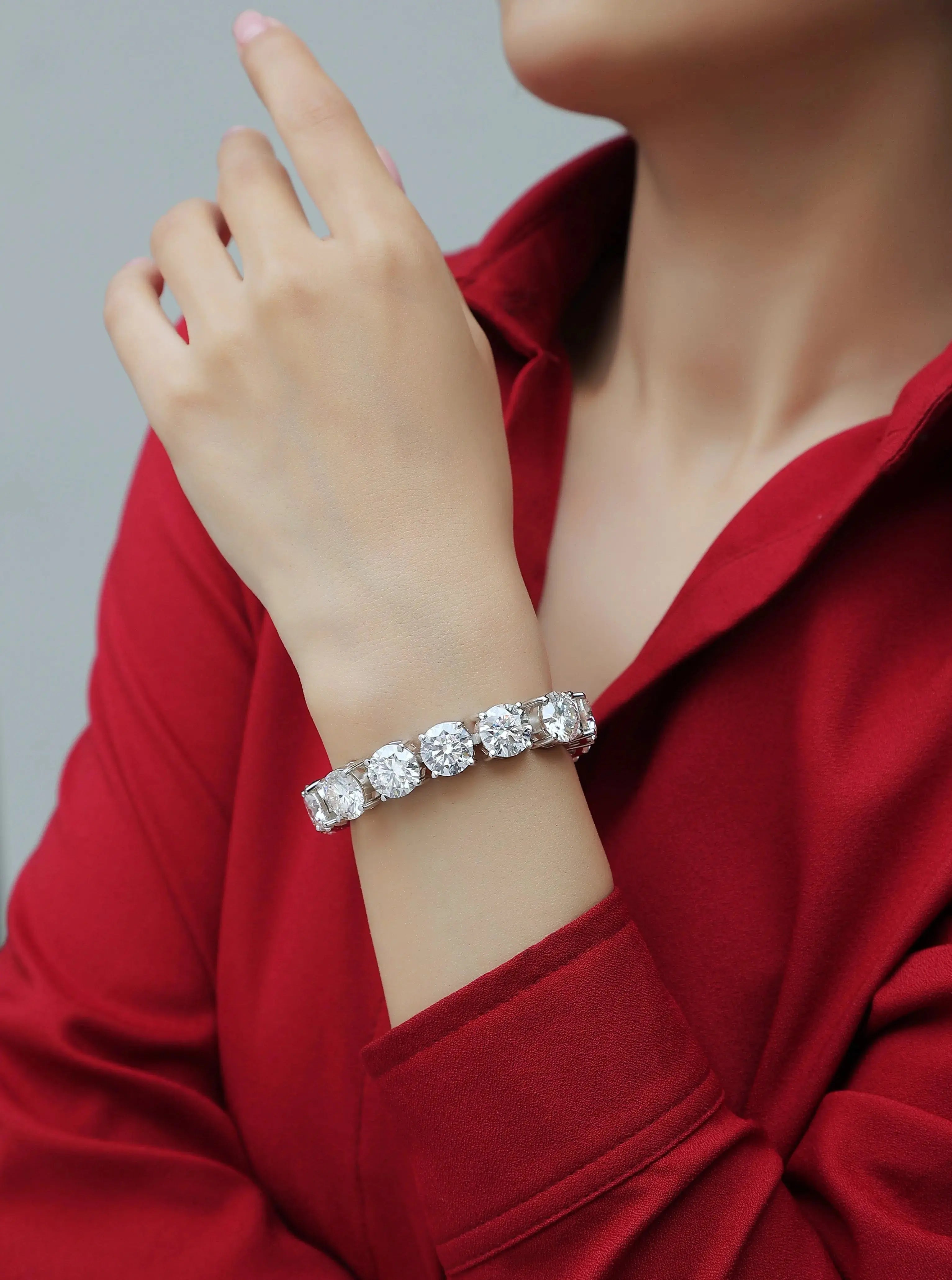 Half Summer Splendor - Luxurious And Fashionable Light Luxury Jewelry Silver Bracelet With Top-quality Moissanite, S925 Silver Plated Platinum. NP Collection