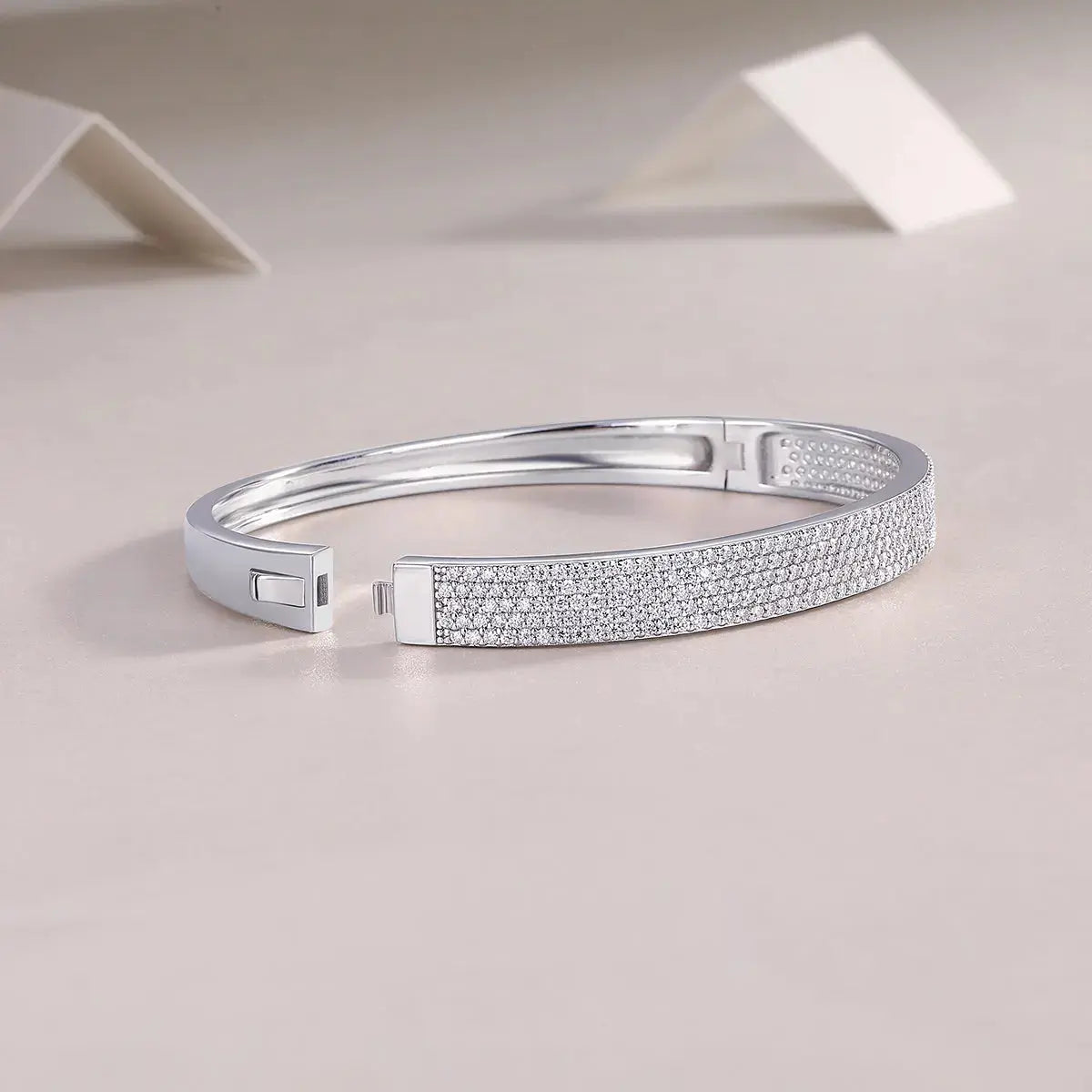 Set With Top-quality Moissanite, This Luxurious And Fashionable Light Luxury Jewelry Silver Bracelet Is Made Of S925 Silver Electroplated With Platinum NP Collection