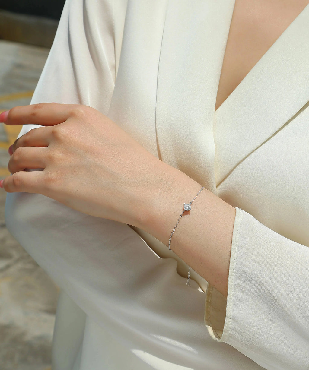 Cross-linked Bracelet - Set With Top-quality Moissanite, A Luxurious And Fashionable Light Luxury Jewelry Silver Bracelet, S925 Silver-plated Platinum NP Collection