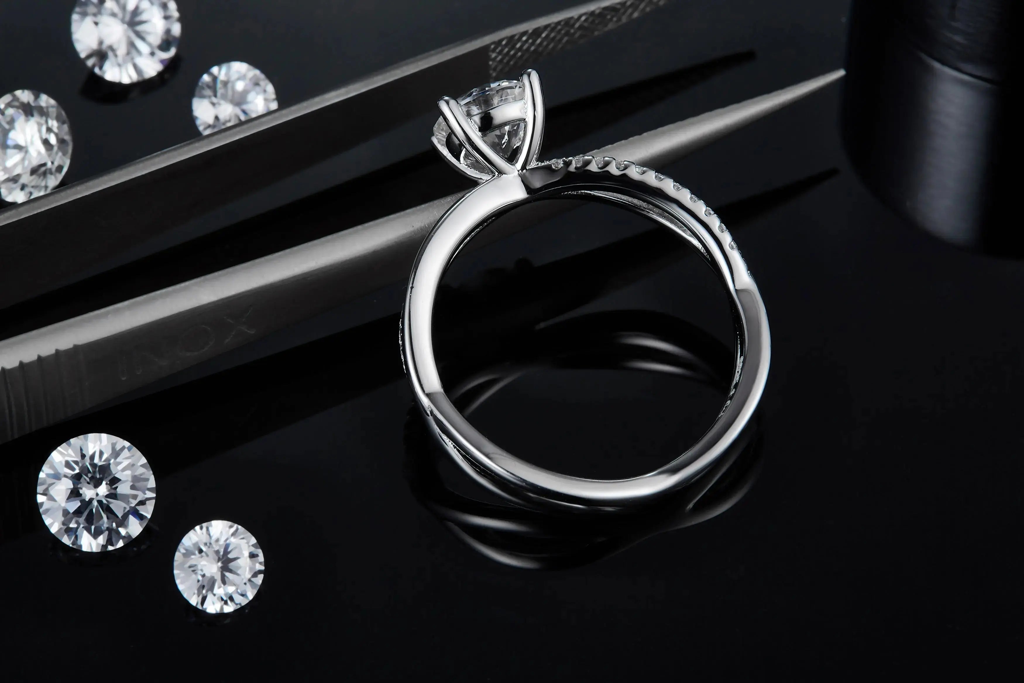 1-carat Luxury And Fashionable Light Luxury Jewelry Silver Ring Set With Top-quality Moissanite, S925 Silver Plated Platinum NP Collection