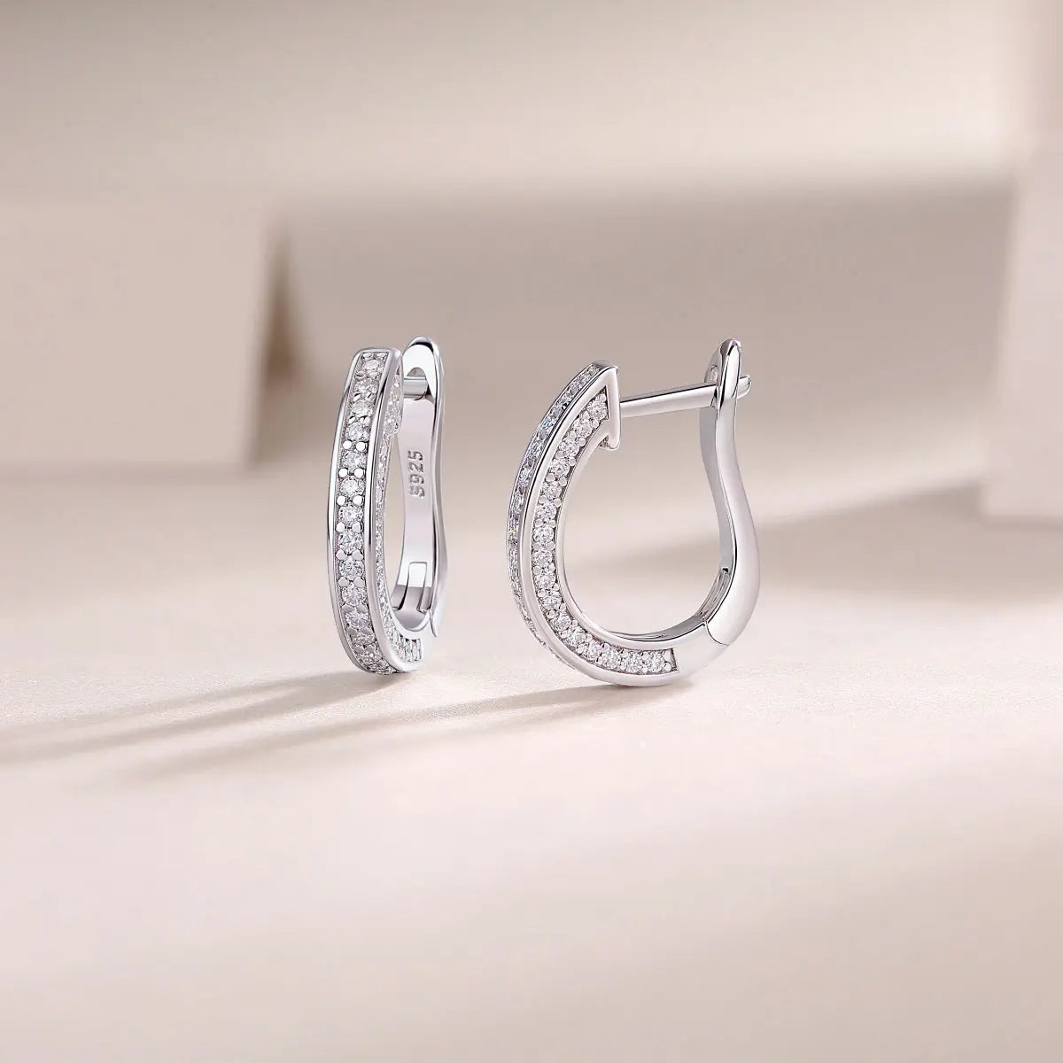 1Highlight S925 Moissanite Sterling Silver with Platinum-Plated Stud Earrings
