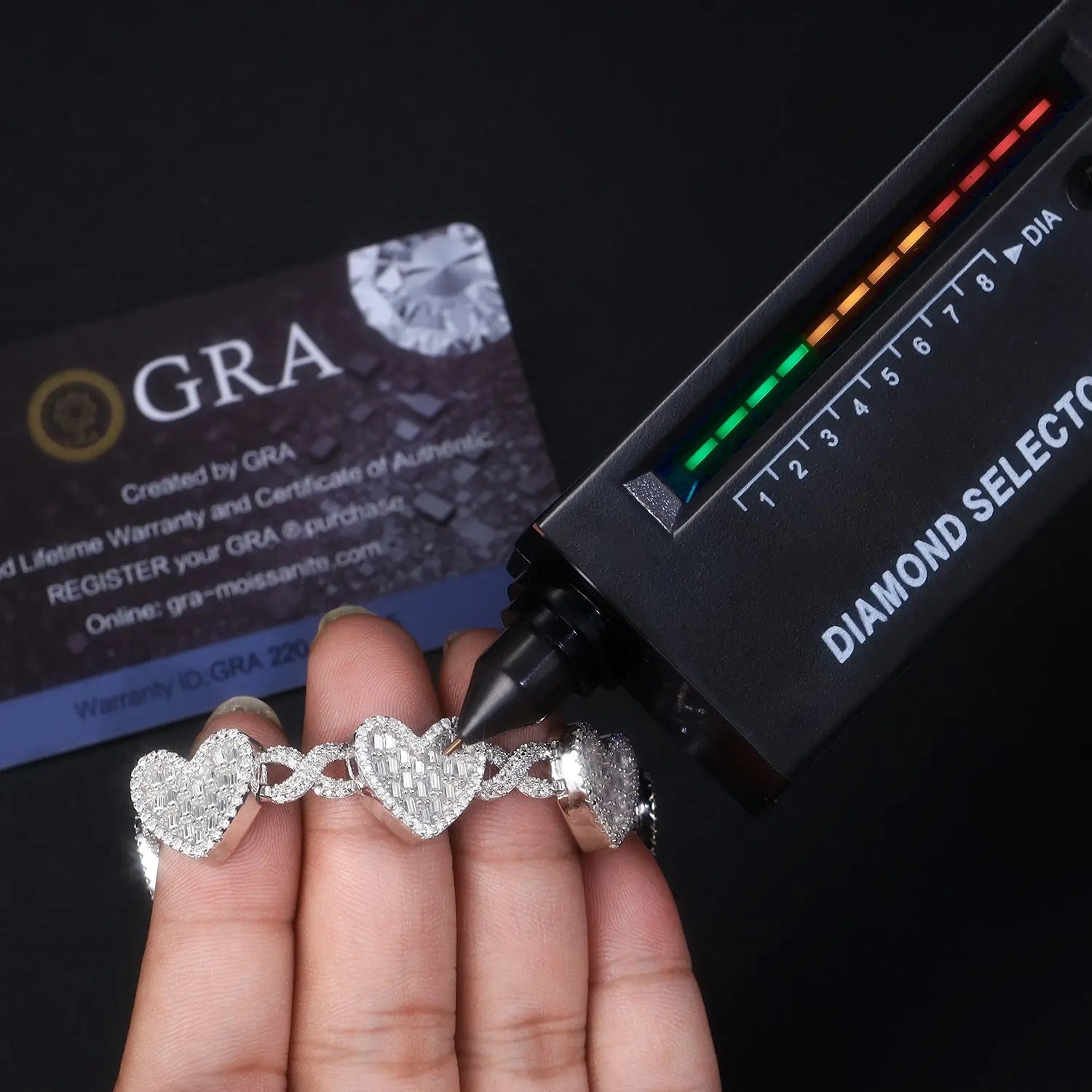 A Luxurious And Fashionable Minimalist Jewelry Bracelet Featuring Top-quality Moissanite, Made Of S925 Silver Electroplated With Platinum. - N&P Colletion