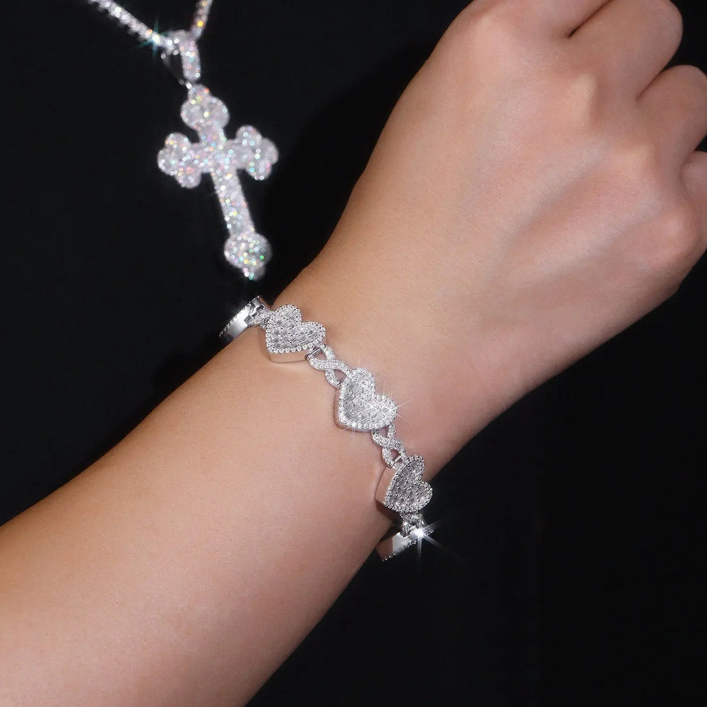 A Luxurious And Fashionable Minimalist Jewelry Bracelet Featuring Top-quality Moissanite, Made Of S925 Silver Electroplated With Platinum. - N&P Colletion
