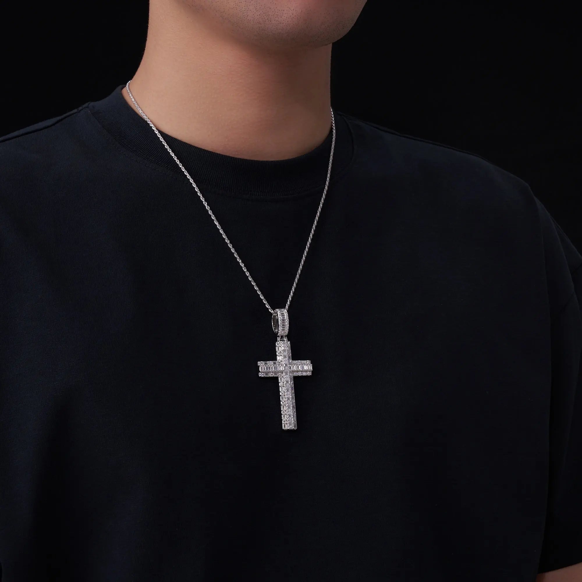A Luxurious And Fashionable Minimalist Jewelry Pendant With Top-quality Moissanite, Made Of S925 Silver Electroplated With Platinum. - N&P Colletion