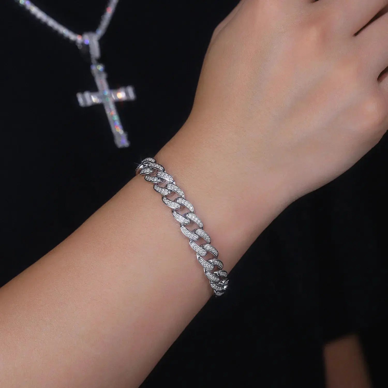 Set With Top-quality Moissanite, This Luxurious And Fashionable Light Luxury Jewelry Silver Bracelet Is Made Of S925 Silver Electroplated With Platinum NP Collection