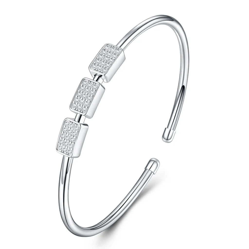 A Luxurious And Fashionable Minimalist Jewelry Bracelet Featuring Top-quality Moissanite, Made Of S925 Silver Electroplated With Platinum. - N&P Colletion