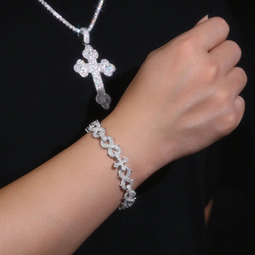 A Luxurious And Fashionable Minimalist Bracelet Featuring Top-quality Moissanite, Made Of S925 Silver Electroplated With Platinum. - N&P Colletion
