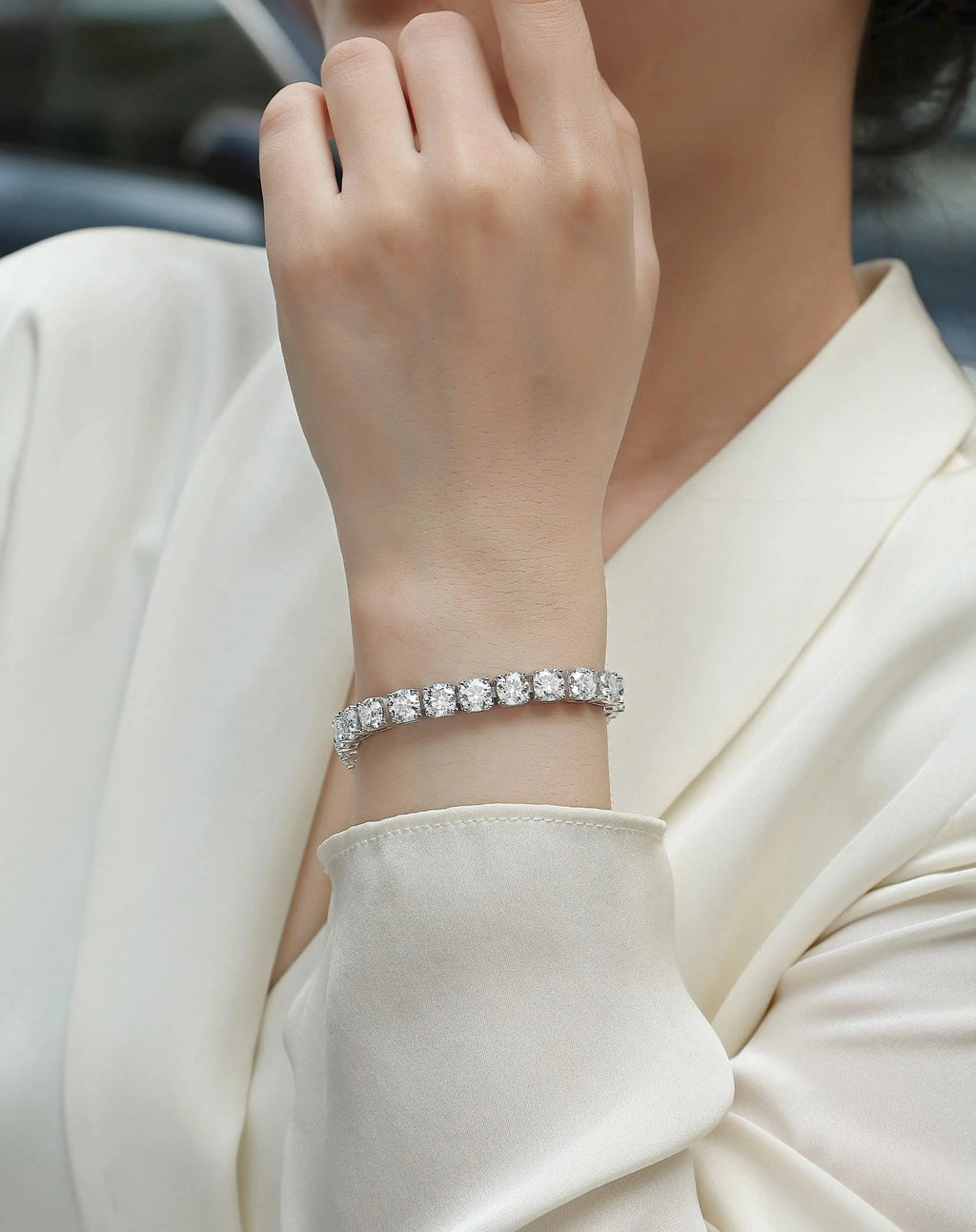 Large Gravitational Pull - A Fashionable And Light Luxury Jewelry Silver Bracelet Set With Top-quality Moissanite, S925 Silver-plated Platinum NP Collection