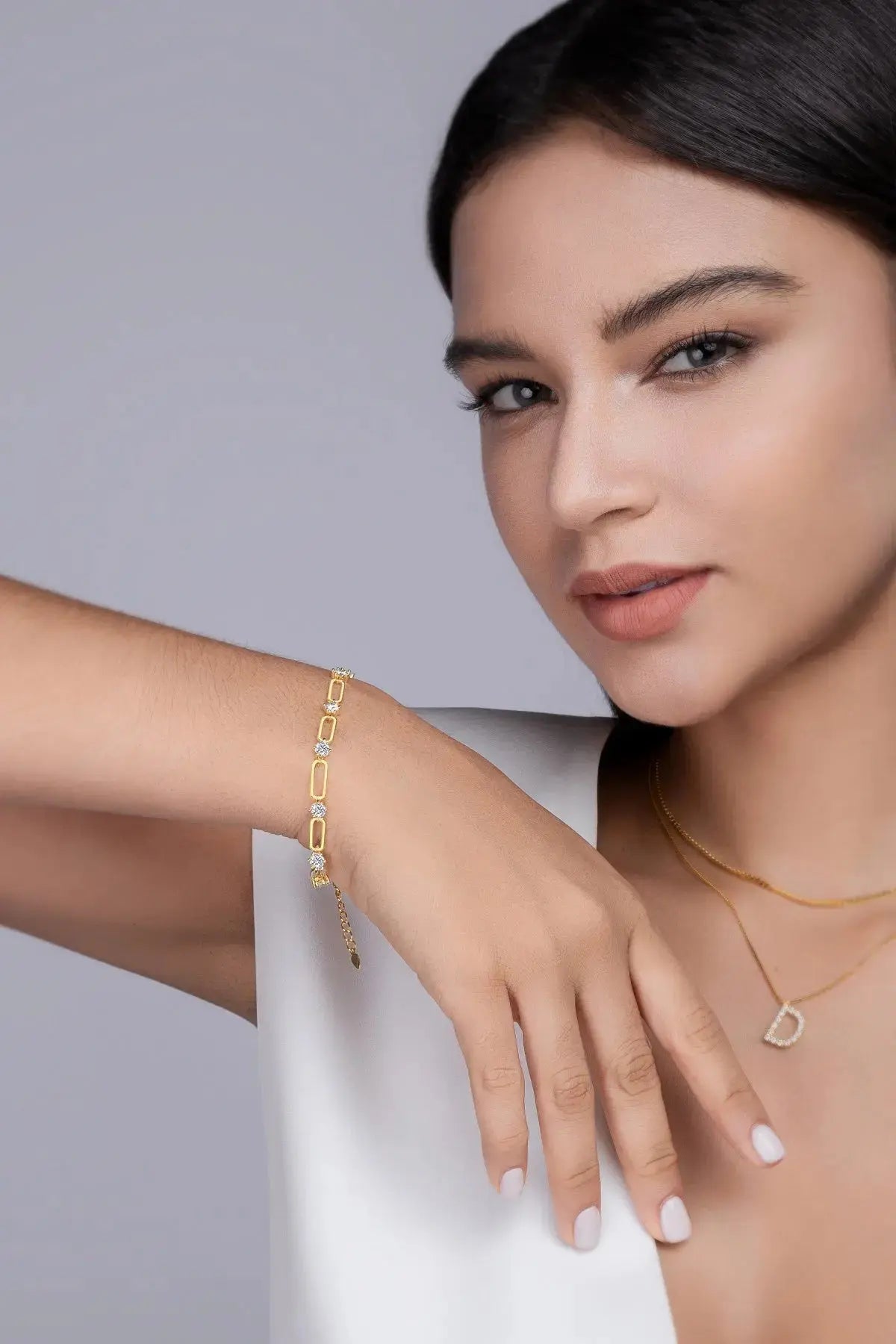 Set With Top-quality Moissanite, This Luxurious And Fashionable Light Luxury Trend Jewelry Silver Bracelet Is S925 Silver-plated With Gold NP Collection