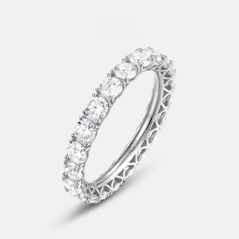 Moissanite Ring With Colored Diamonds Fashionable And Subtly Luxurious