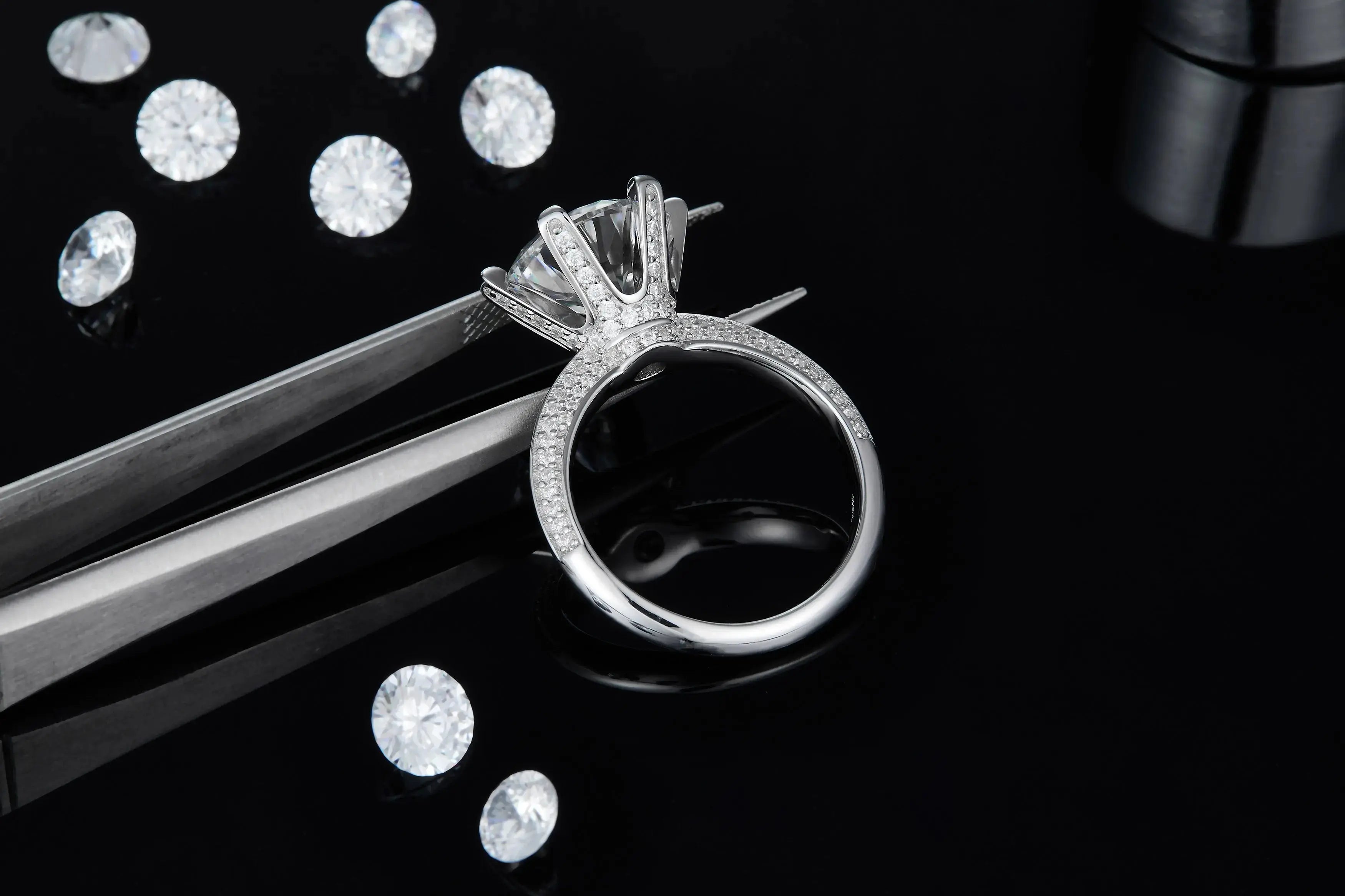 A 5-carat Luxury And Fashionable Light Luxury Jewelry Silver Ring With Top-quality Moissanite, S925 Silver Plated With Platinum NP Collection