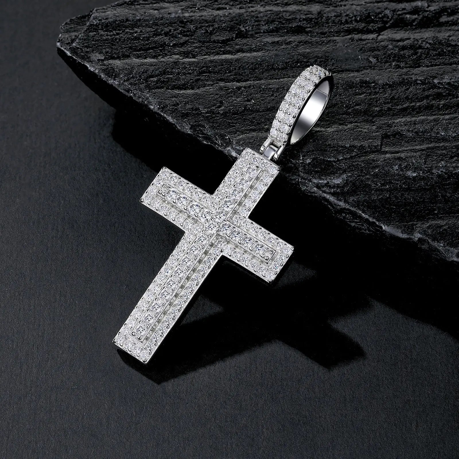 A Luxurious And Fashionable Minimalist Jewelry Pendant Necklace Set With Top-quality Moissanite, Made Of S925 Silver Electroplated With Platinum. - N&P Colletion