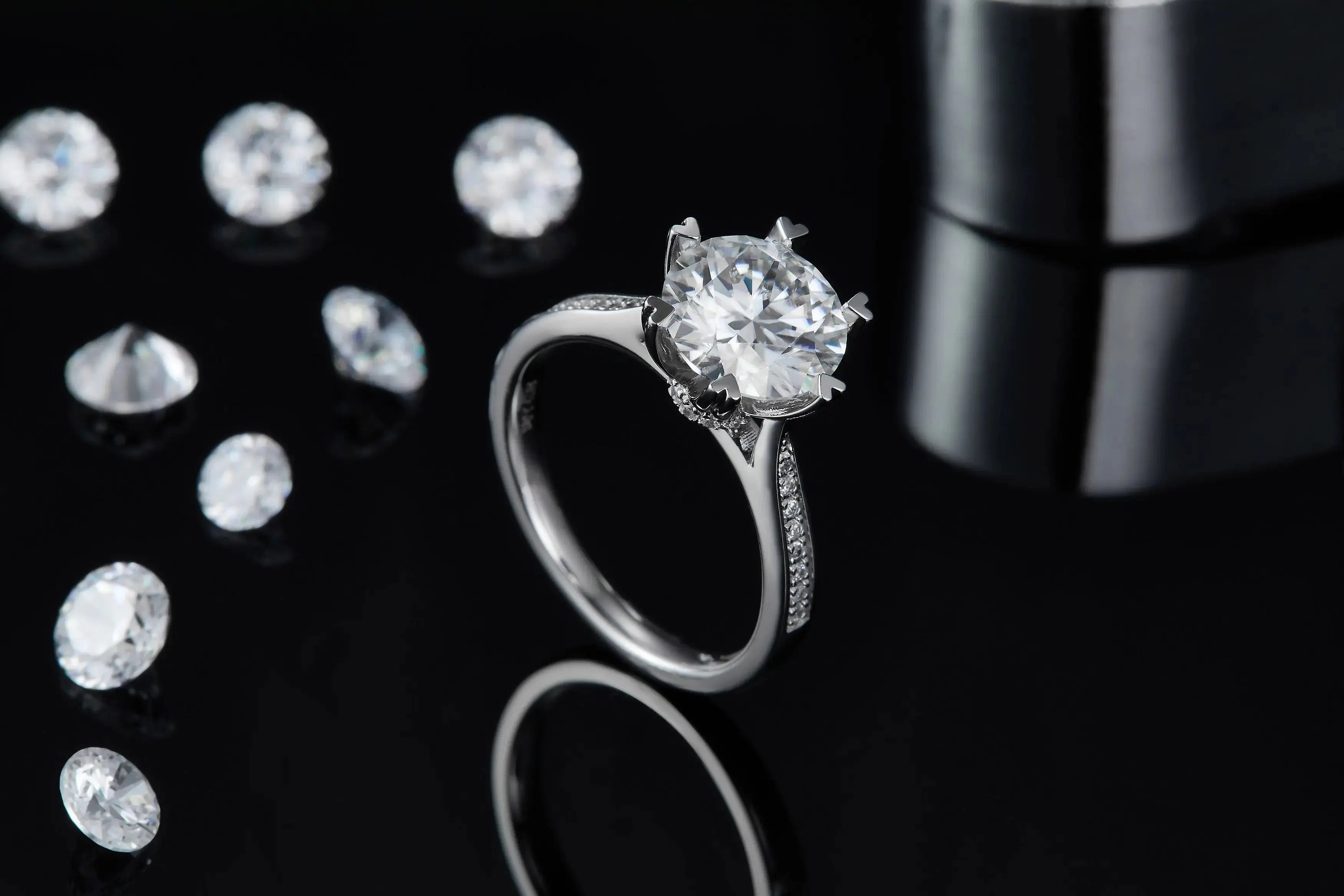 A 3-carat Luxury And Fashionable Light Luxury Jewelry Silver Ring Set With Top-quality Moissanite, S925 Silver Plated With Platinum NP Collection