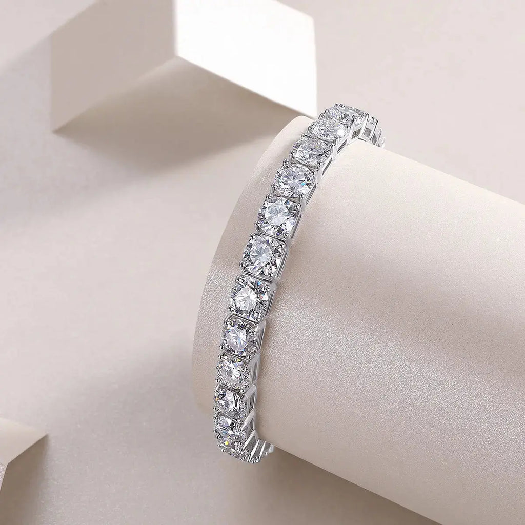 Large Gravitational Pull - A Fashionable And Light Luxury Jewelry Silver Bracelet Set With Top-quality Moissanite, S925 Silver-plated Platinum NP Collection