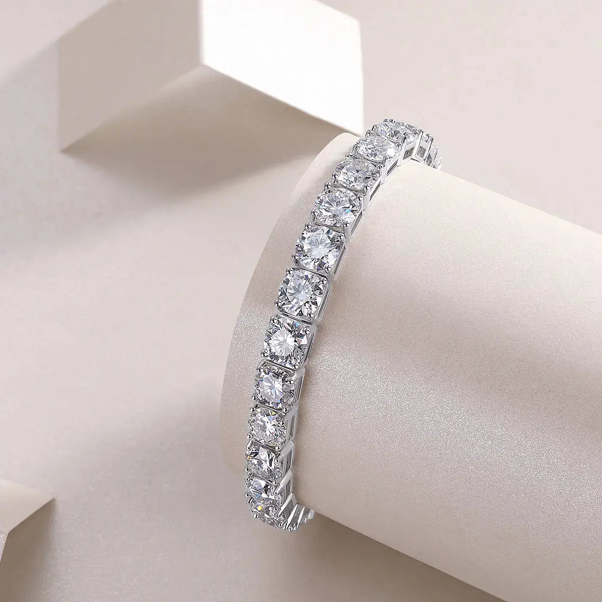 Large Gravitational Pull - A Fashionable And Light Luxury Jewelry Silver Bracelet Set With Top-quality Moissanite, S925 Silver-plated Platinum NP Collection