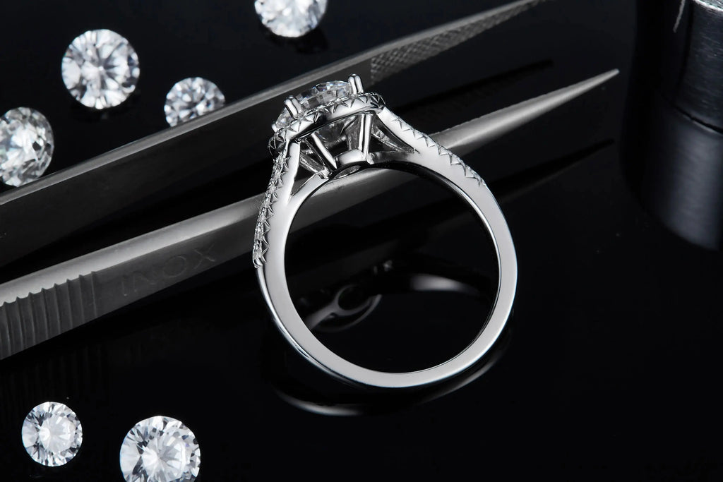 1.5-carat Luxury And Fashionable Light Luxury Jewelry Silver Ring Set With Top-quality Moissanite, S925 Silver-plated Platinum NP Collection