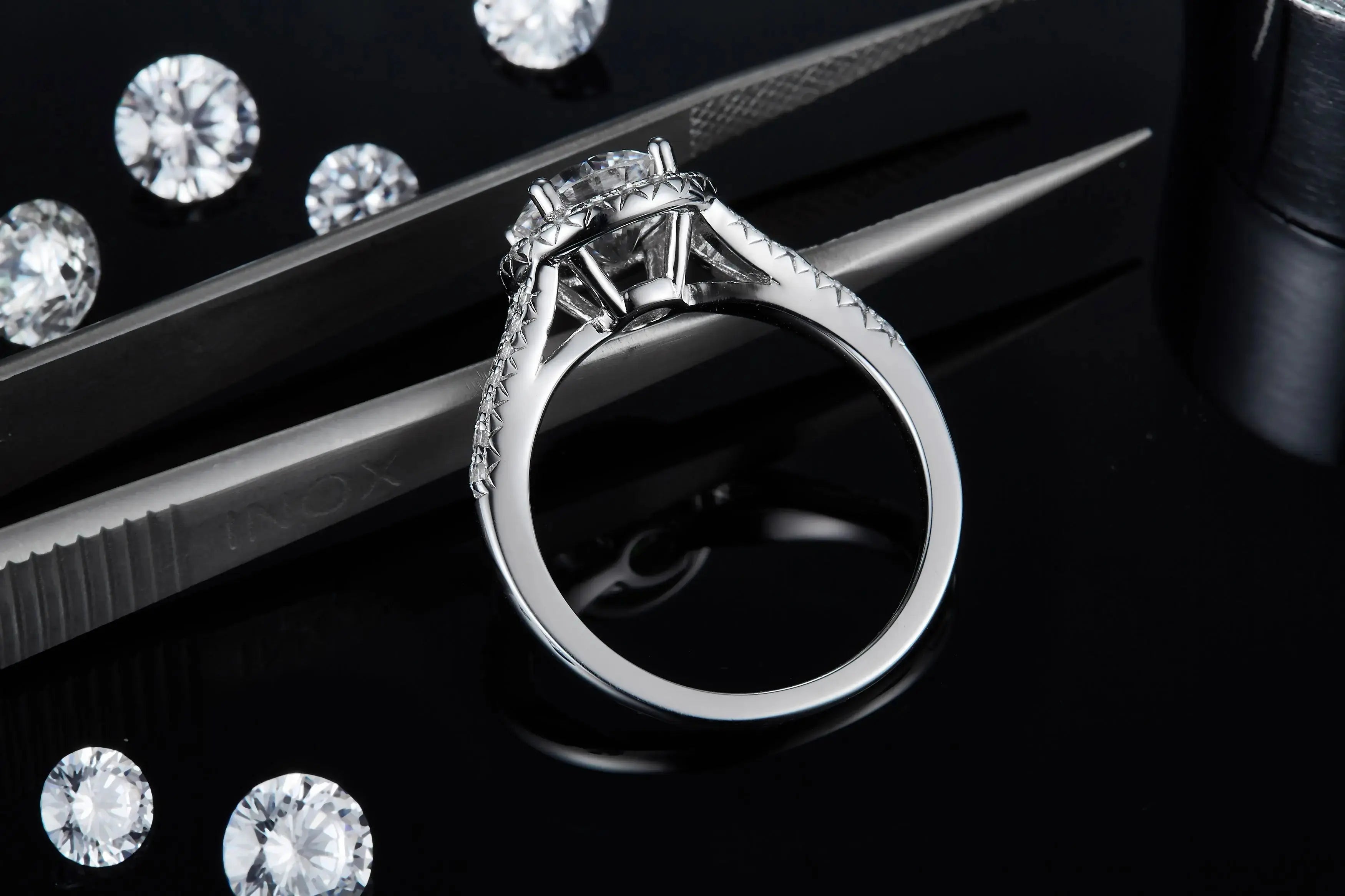 1.5-carat Luxury And Fashionable Light Luxury Jewelry Silver Ring Set With Top-quality Moissanite, S925 Silver-plated Platinum NP Collection