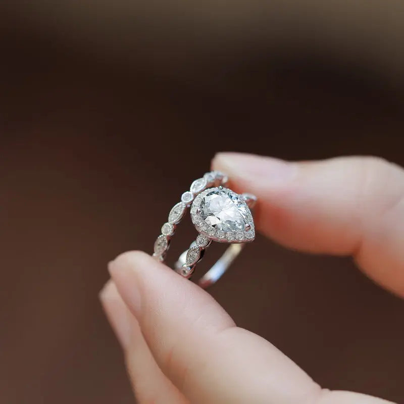 Luxury Waterdrop Moissanite Ring Fashionable And Versatile