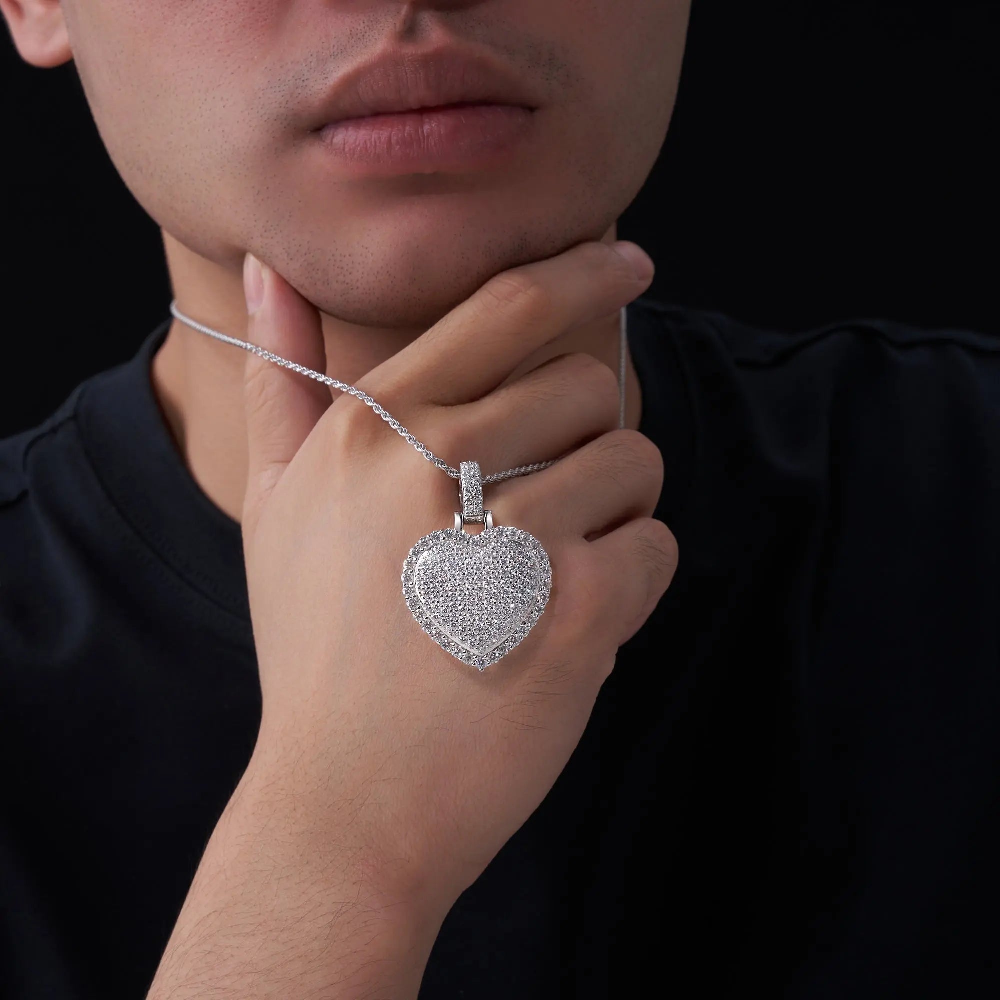 A Luxurious And Fashionable Minimalist Jewelry Pendant Necklace With Top-quality Moissanite, Made Of S925 Silver Electroplated With Platinum. - N&P Colletion