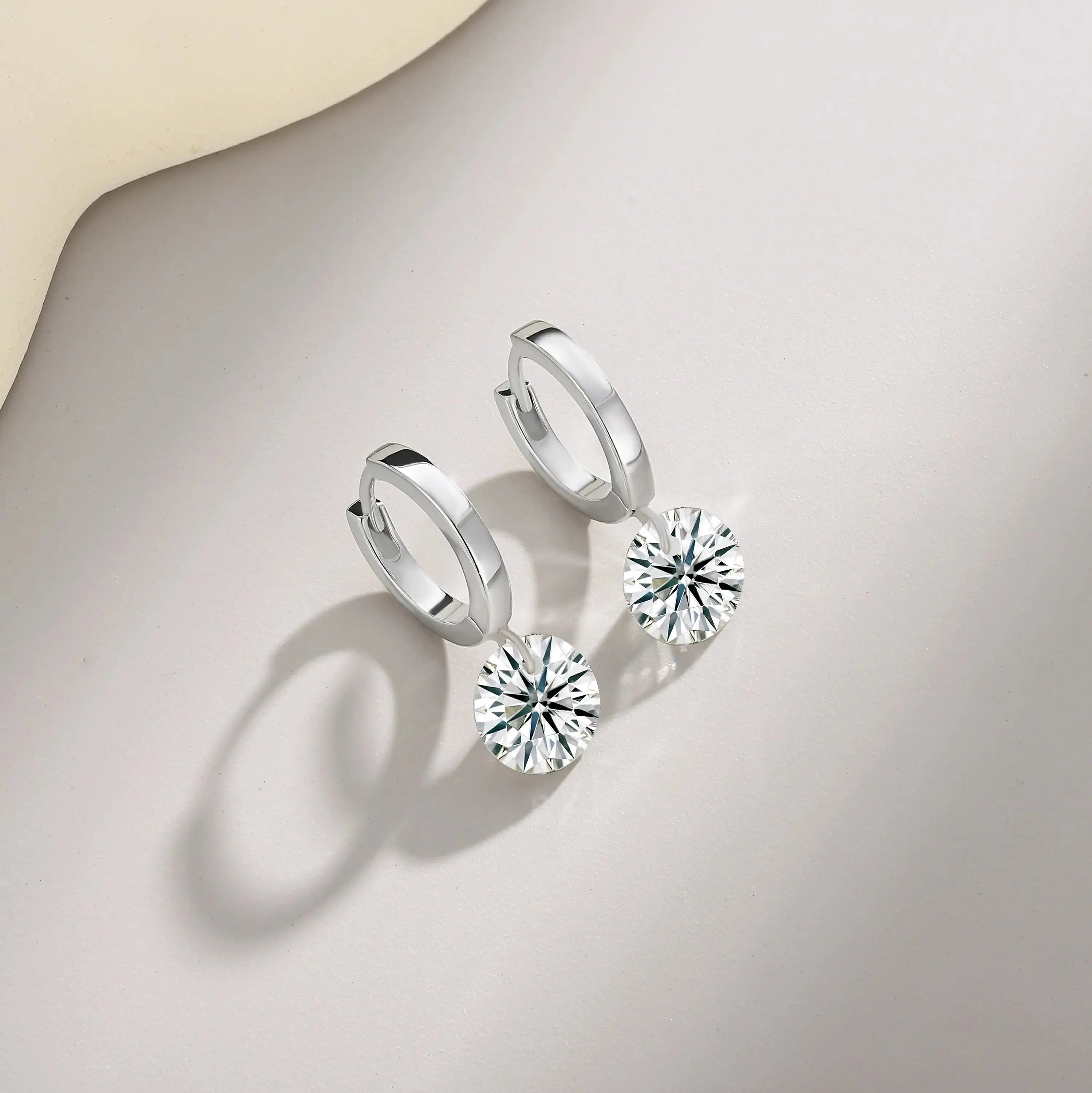 Top-quality Moissanite Luxury And Fashionable Light Luxury Jewelry Silver Stud Earrings S925 Silver Plated Platinum NP Collection