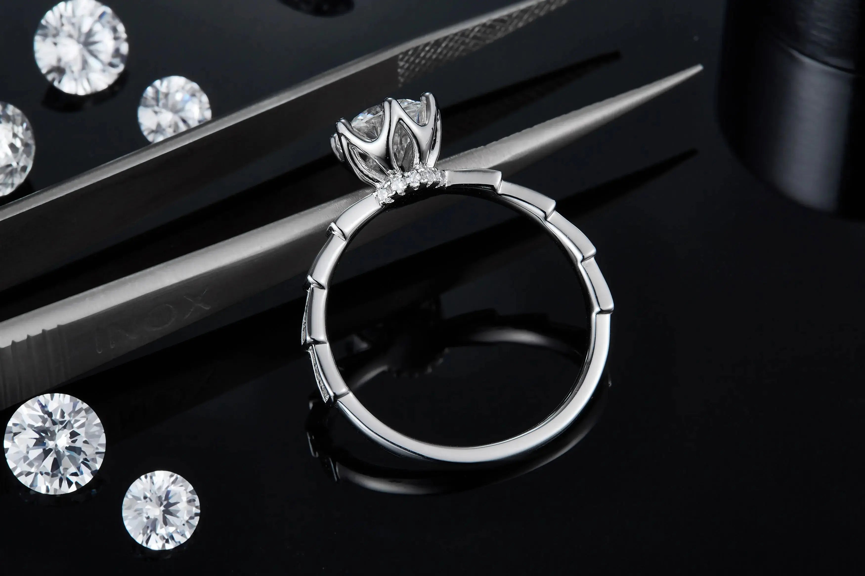 1-carat Luxury And Fashionable Light Luxury Jewelry Silver Ring Set With Top-quality Moissanite, S925 Silver Plated Platinum NP Collection