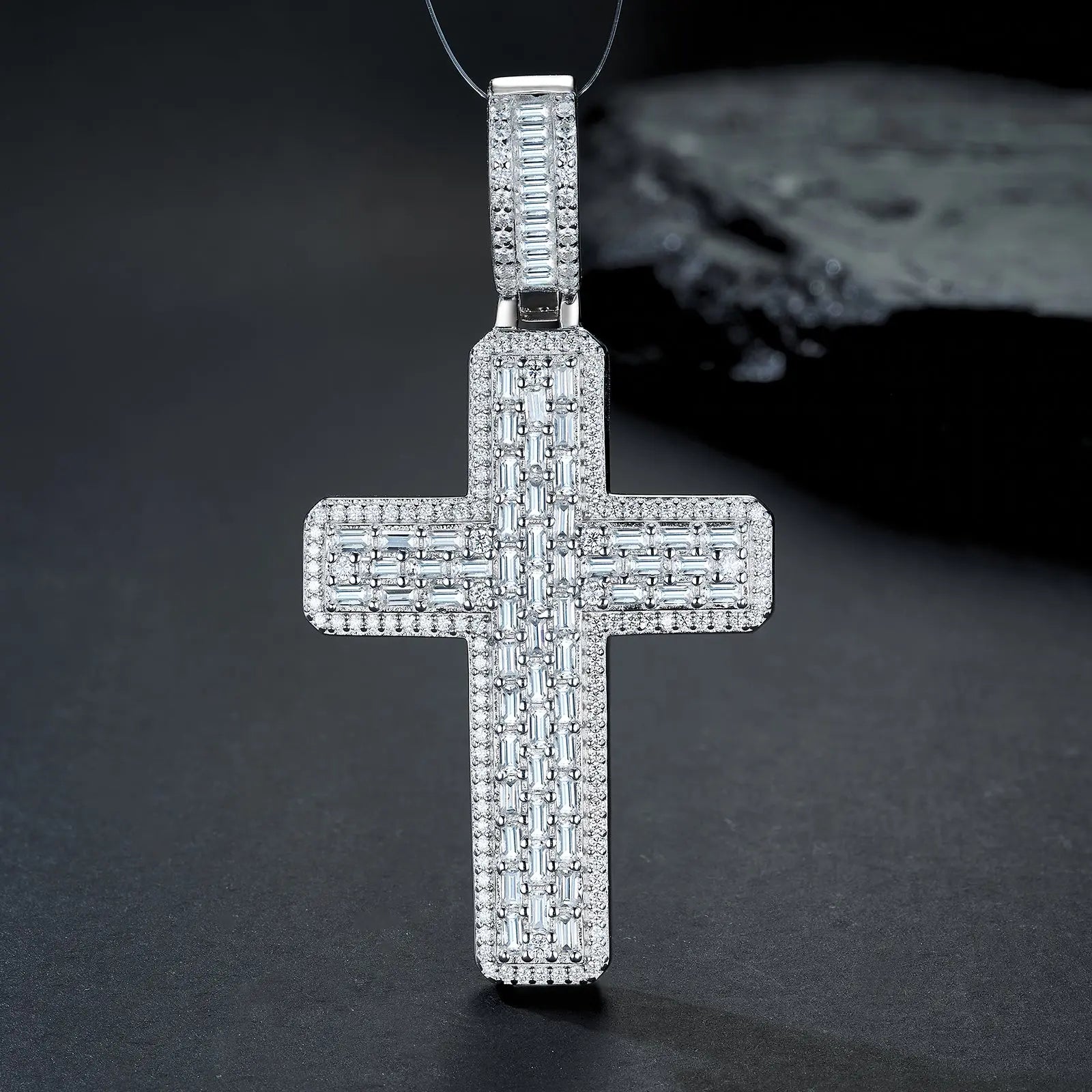 A Luxurious And Fashionable Minimalist Jewelry Pendant Necklace With Top-quality Moissanite, Made Of S925 Silver Electroplated With Platinum. - N&P Colletion