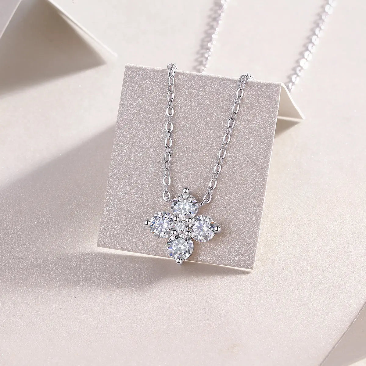 Lucky Four-Leaf Clover - Pendant with Moissanite S925 Sterling Silver and Platinum Plating 