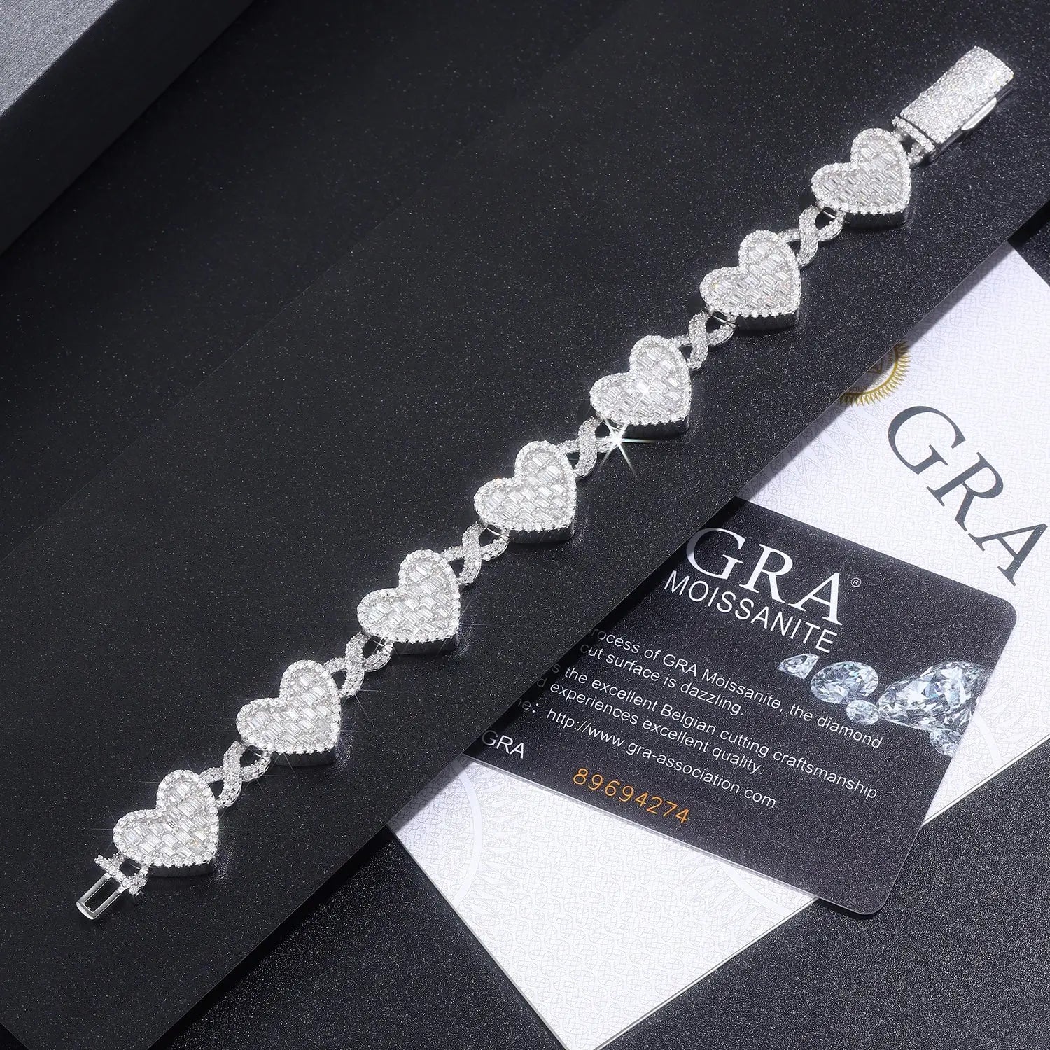 A Luxurious And Fashionable Minimalist Jewelry Bracelet Featuring Top-quality Moissanite, Made Of S925 Silver Electroplated With Platinum. - N&P Colletion