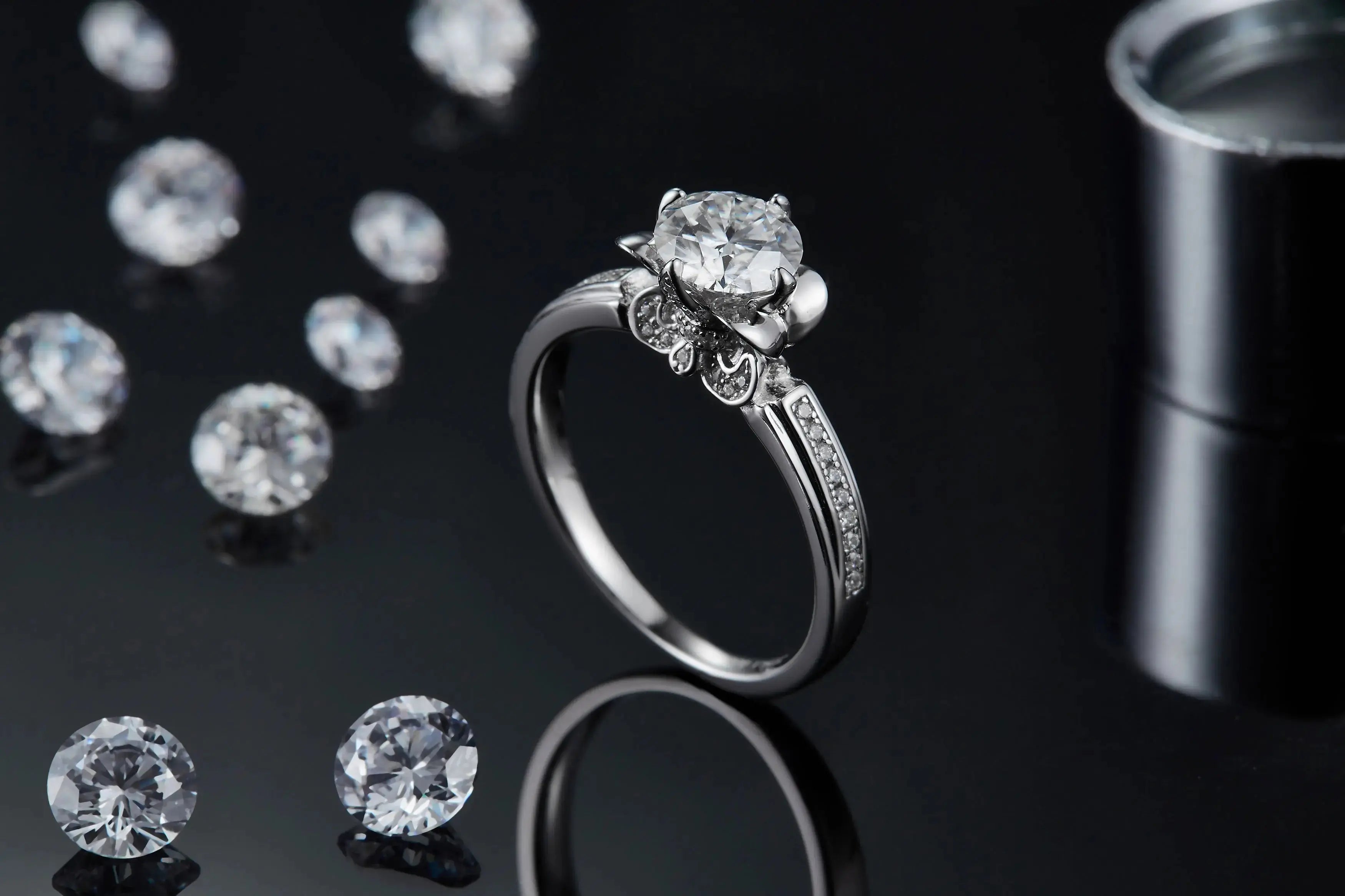 1-carat Luxury And Fashionable Light Luxury Jewelry Silver Ring Set With Top-quality Moissanite, S925 Silver Plated Platinum NP Collection